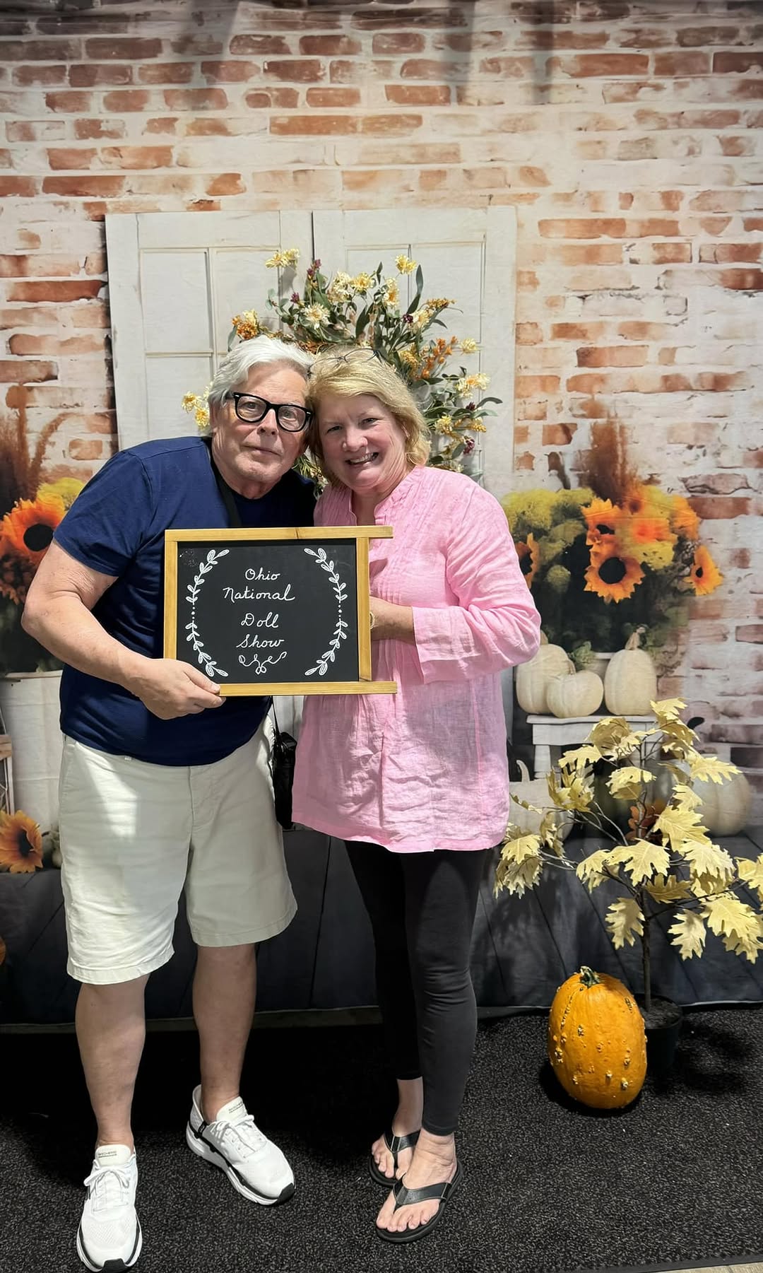 Herbst Sonnenblume Kürbis Backsteinmauer Hintergrund RR7-116