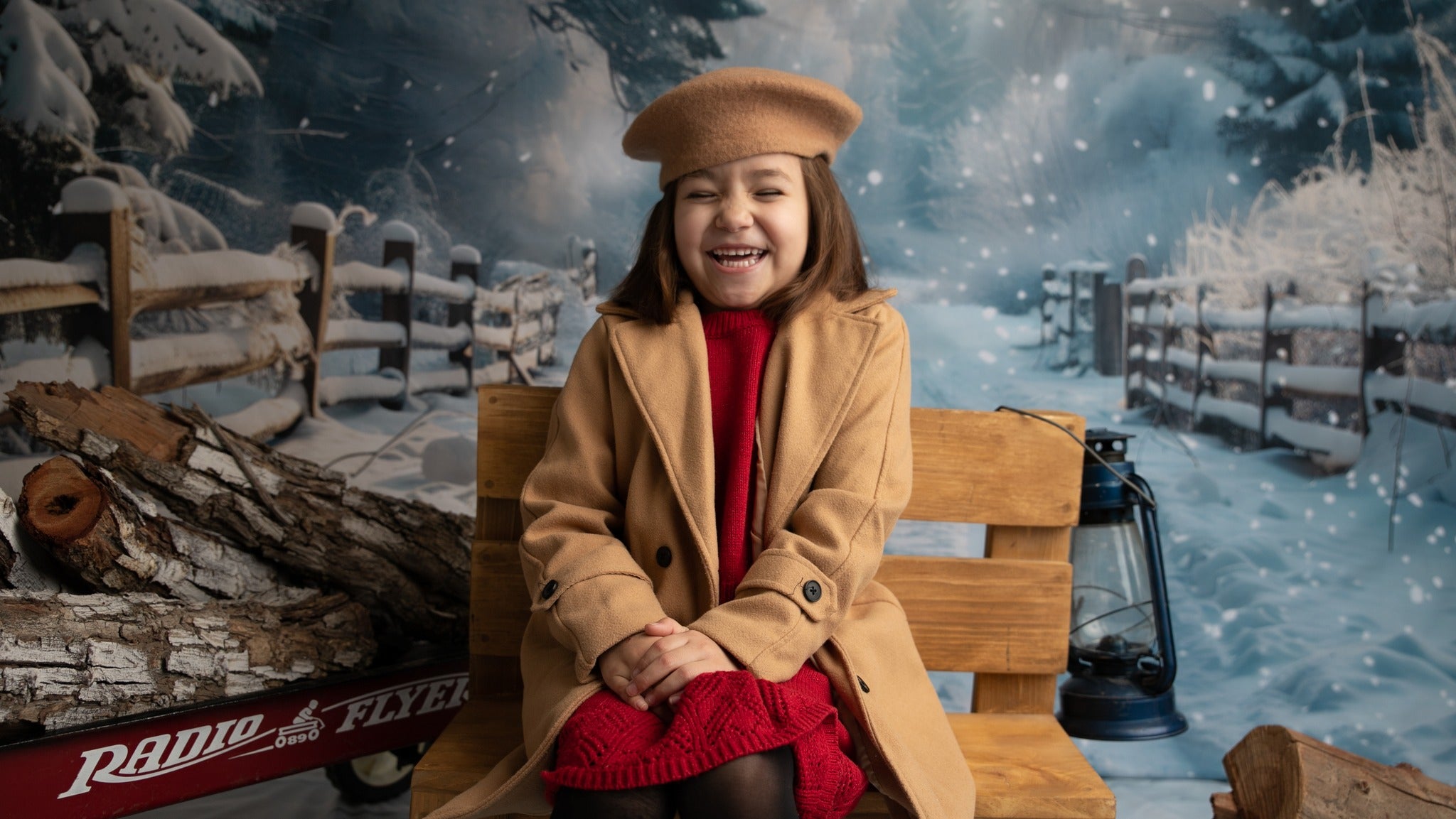 Winterlicher verschneiter Zaunpfad+Spuren Bodenhintergrund BRP10-456