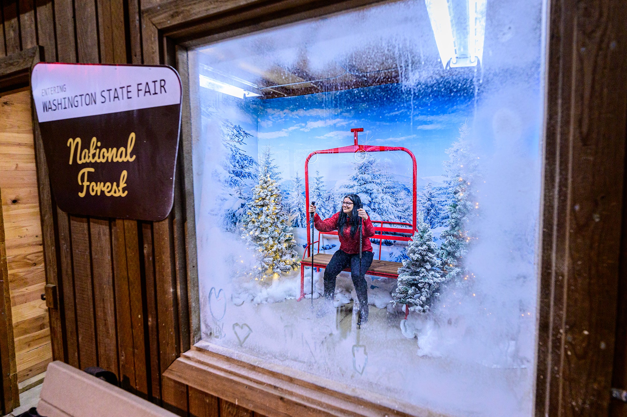 Winter verschneiter Wald weiße Wolke blauer Himmel Landschaft Fotografie Hintergrund lv-1127