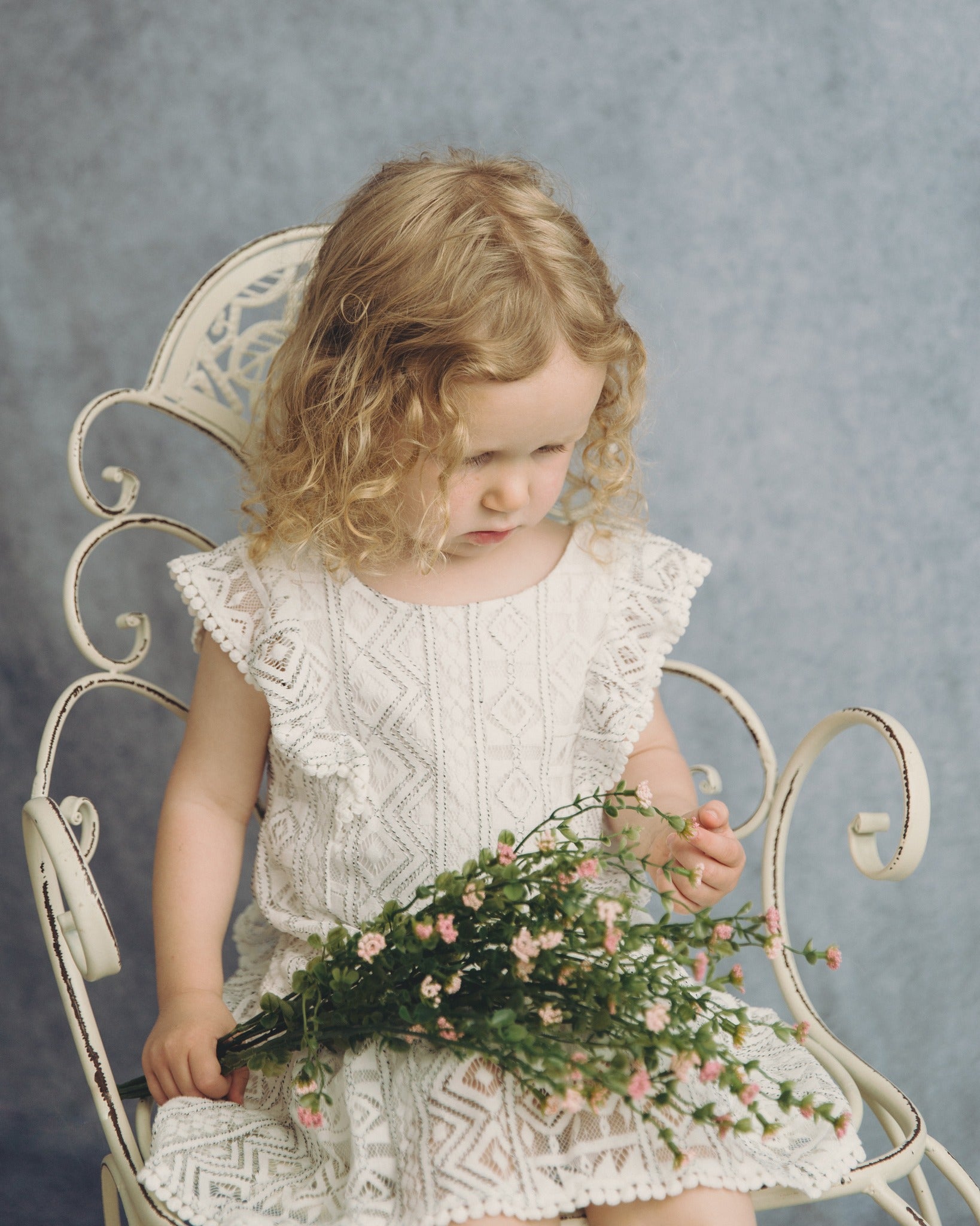 Grauer abstrakter Texturhintergrund für Porträtfotografie DHP-609