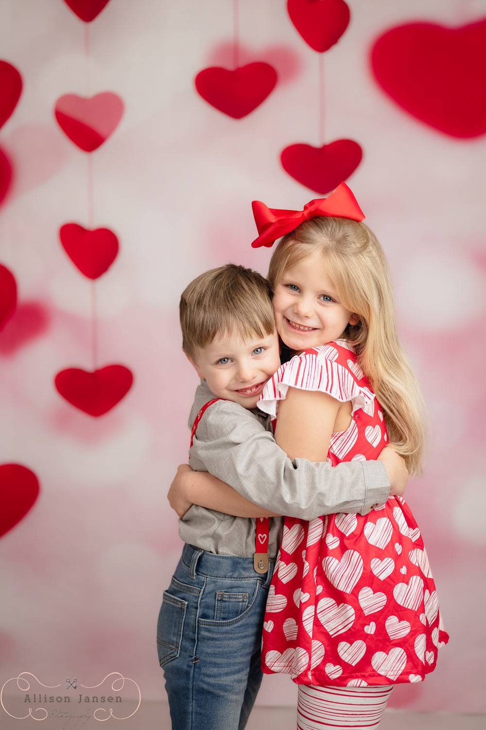 Valentinstag-Fotohintergrund Schwebende rote Herzen Bokeh-Stränge Valentinstag-Fotohintergrund MRR9-96