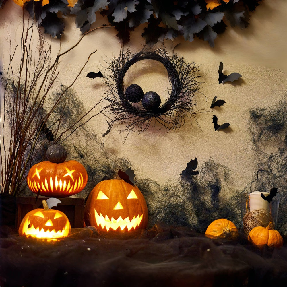 Dunkle Zweige und Jack-O'-Lantern-Glühwürmchen BRP8-355