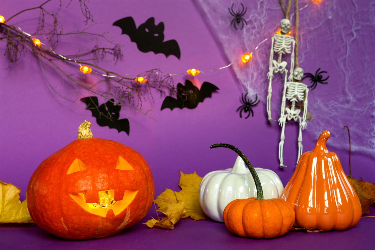 Lila Halloween Kürbisse und Skelette Hintergrund BRP8-358