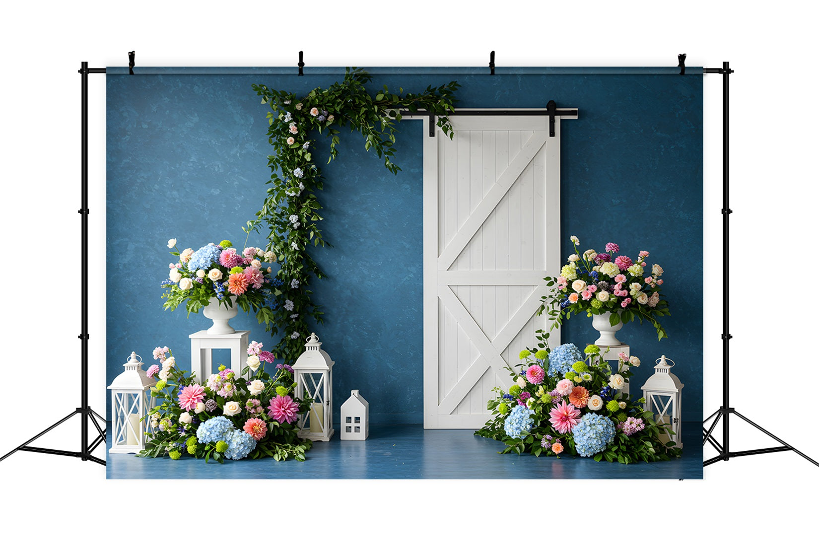 Muttertag-Fotokabinenhintergrund Blaue Wand Weiße Tür Blumenhintergrund für den Muttertag von Magali