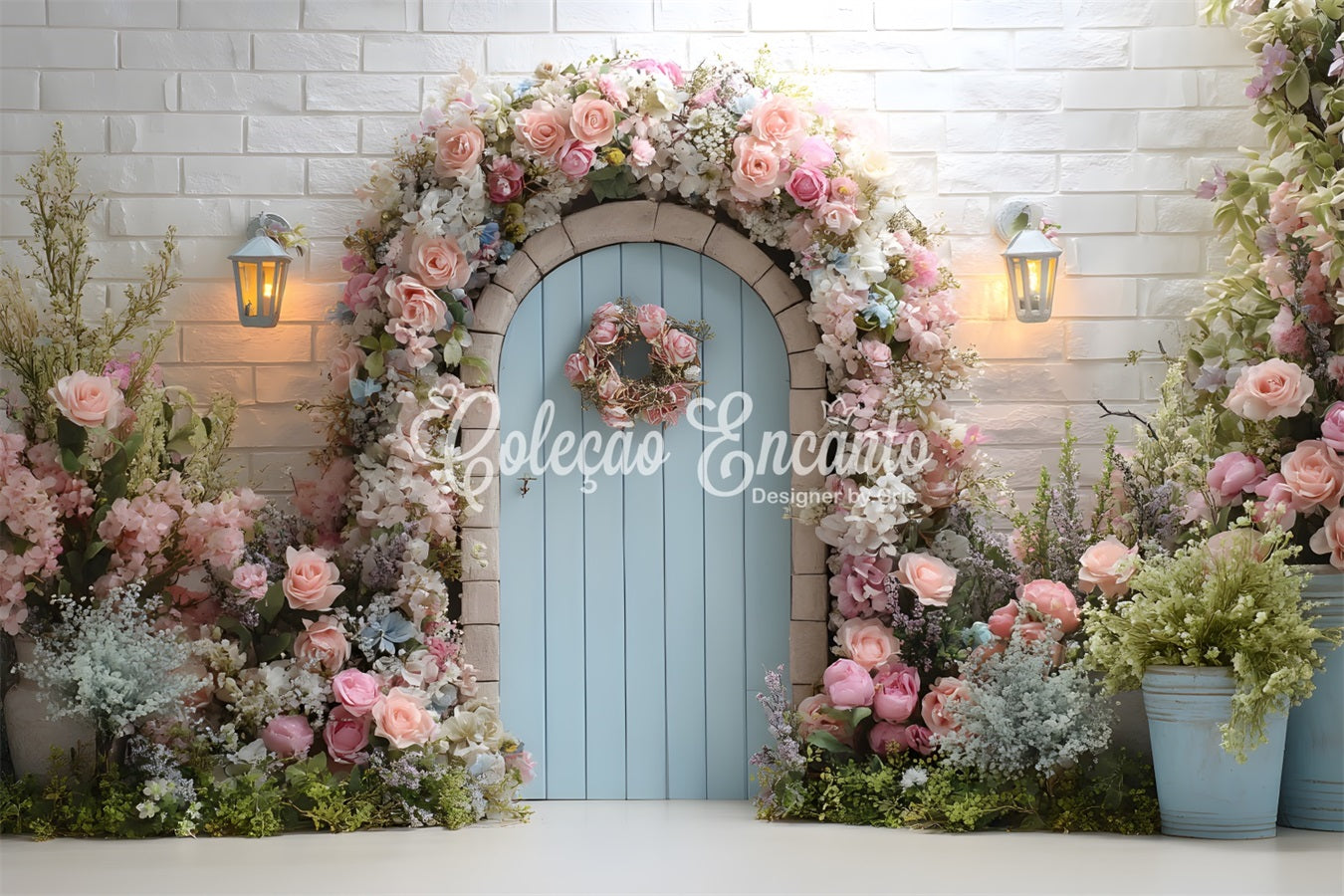 Osterkranz-Tür-Hintergrund Blumenbogen Blaue Tür Fotografie Oster-Hintergrund von Magali