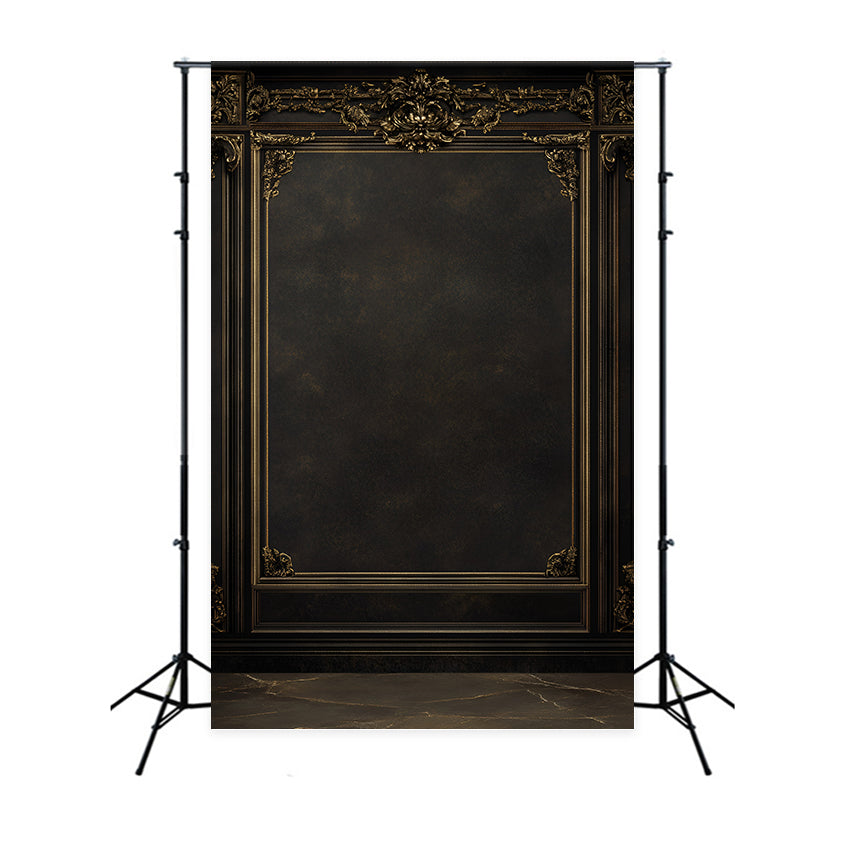 Dunkler Fotohintergrund Verschnörkelter barocker Goldrahmen auf dunkler Wand Porträt Studiokulisse GQ58-70