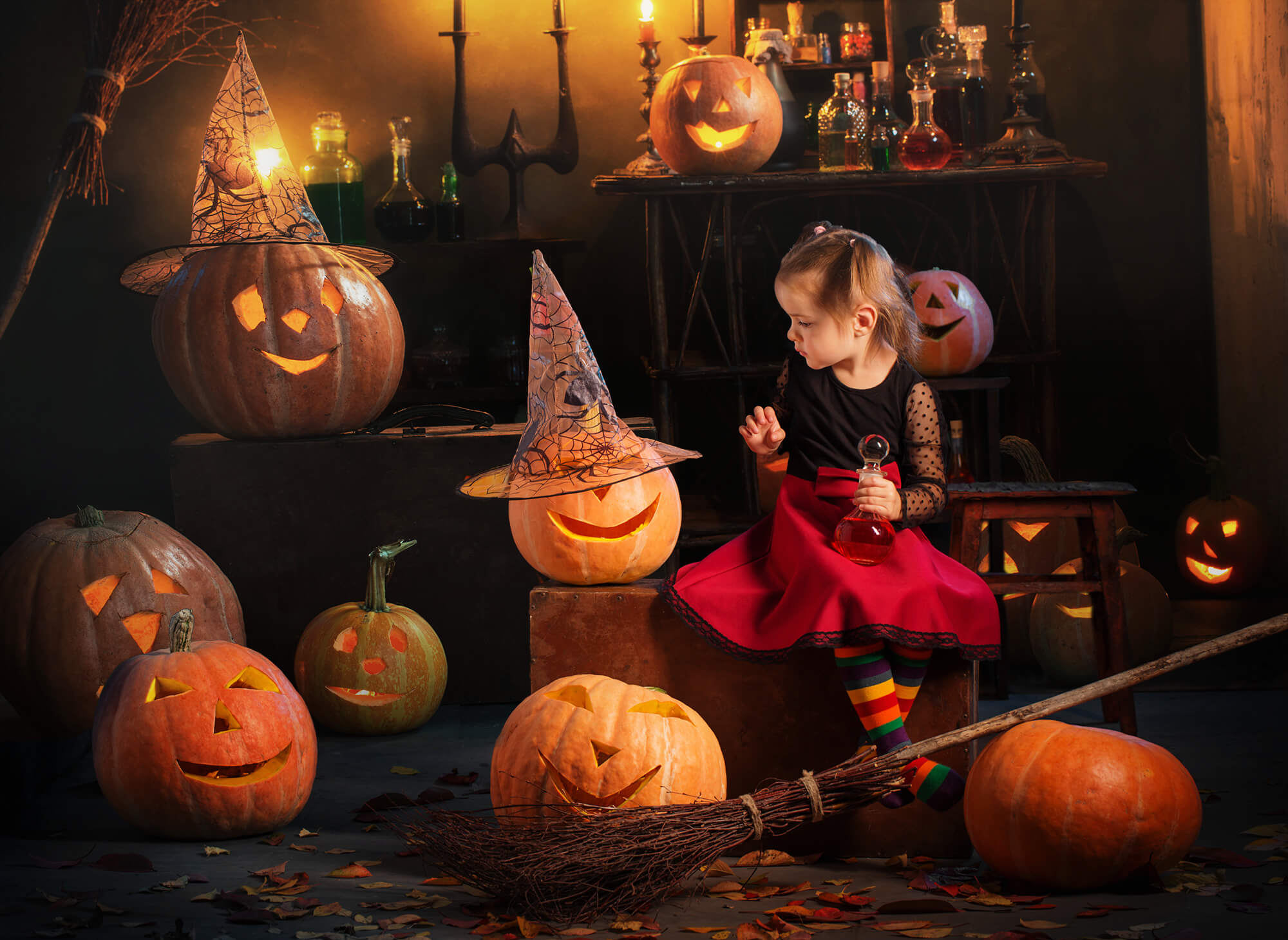 Halloween Hexe Zimmer Kürbisse Kerzen Hintergrund M9-47