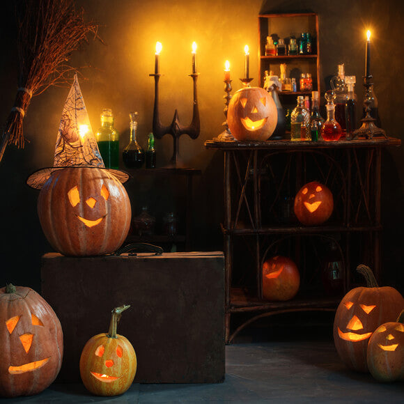 Halloween Hexe Zimmer Kürbisse Kerzen Hintergrund M9-47