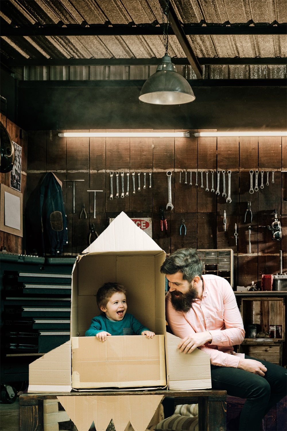 Vatertag Familie Werkzeuge Zimmer hängende Werkzeuge Hintergrund RR5-17