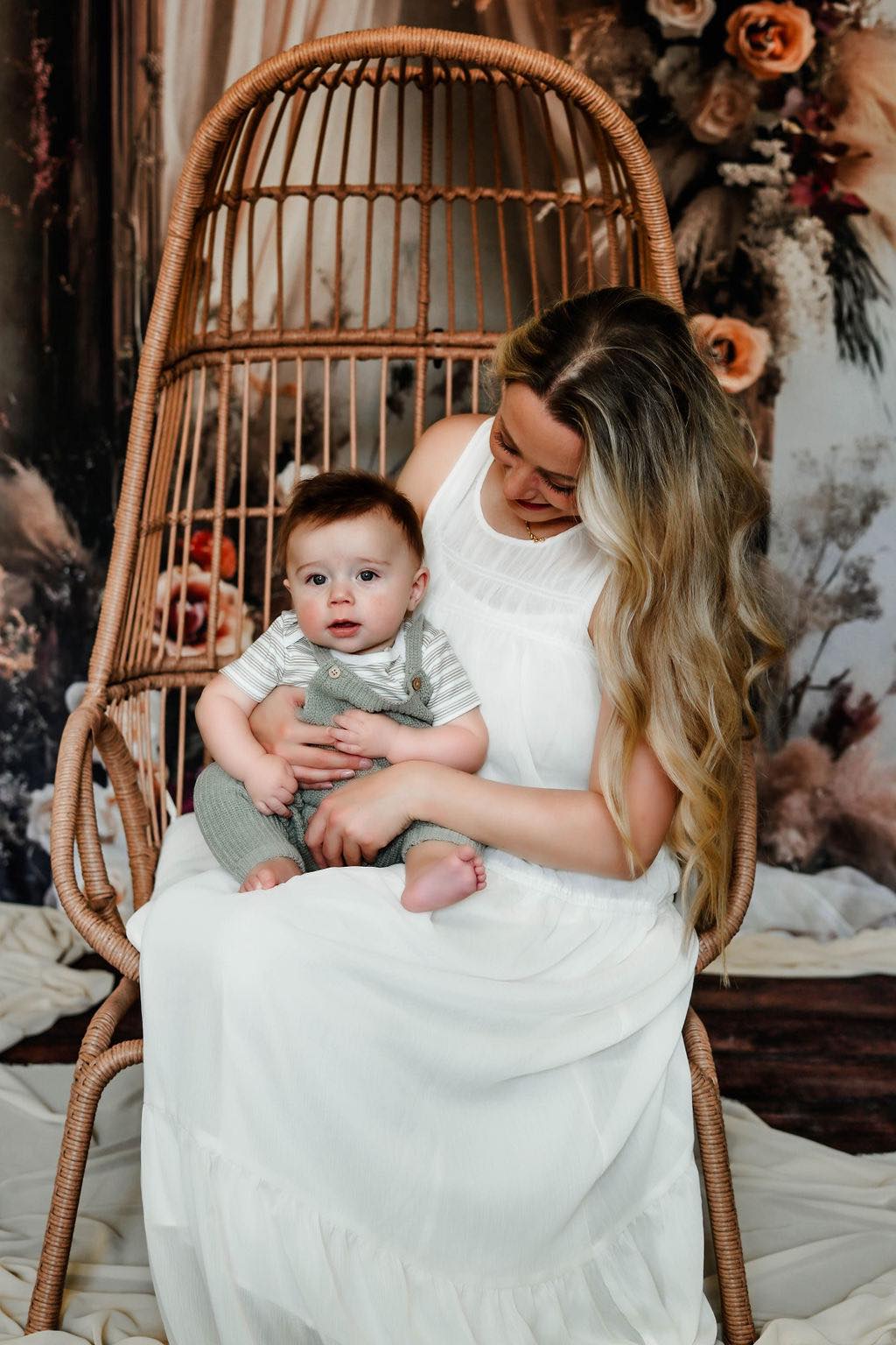 Üppige böhmische Flora im Holzrahmen Hintergrund RR8-520