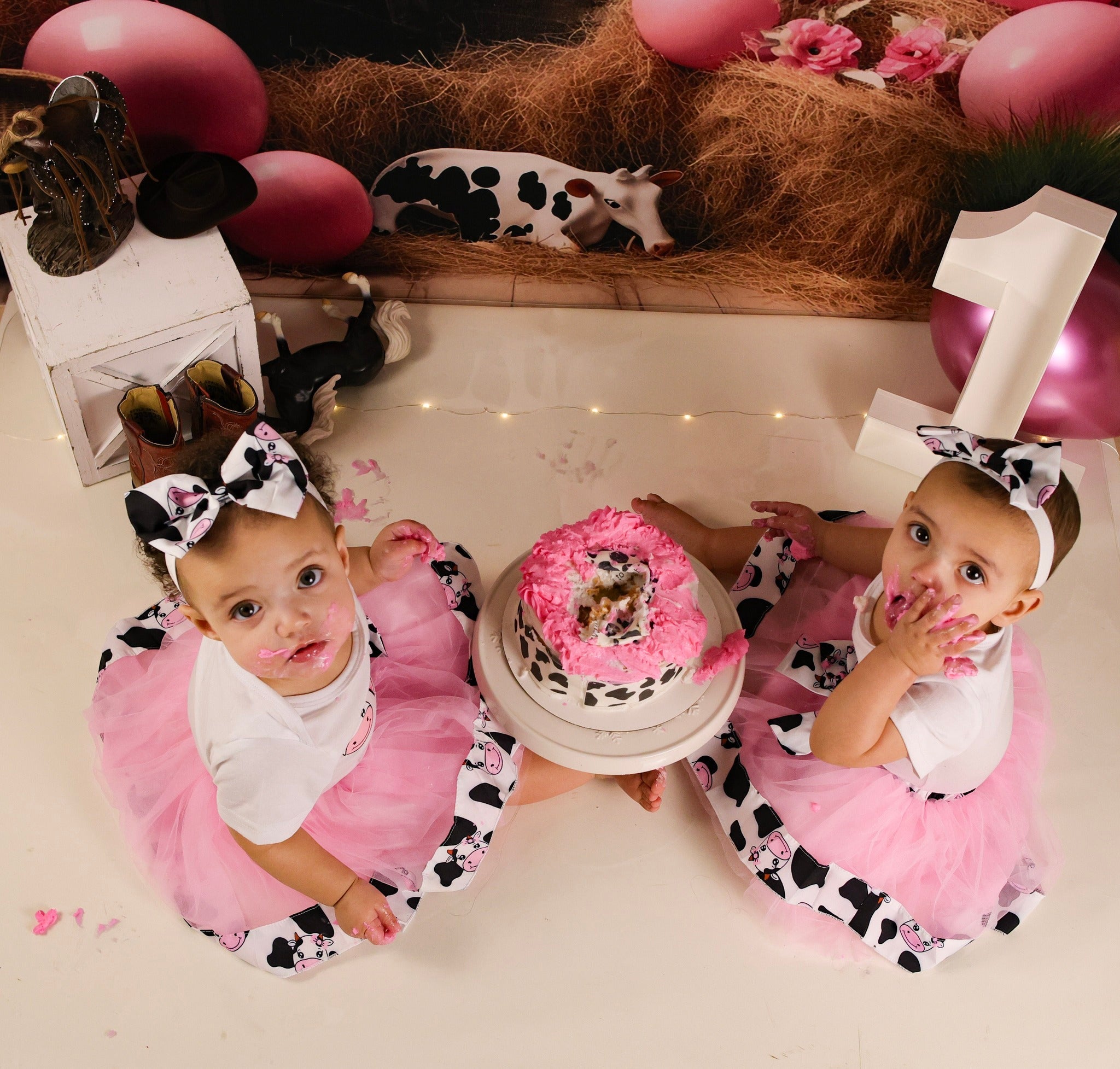 Cowgirl-Fotohintergrundideen Rustikaler Stall Rosa Luftballons Kinderhintergründe MRR9-87