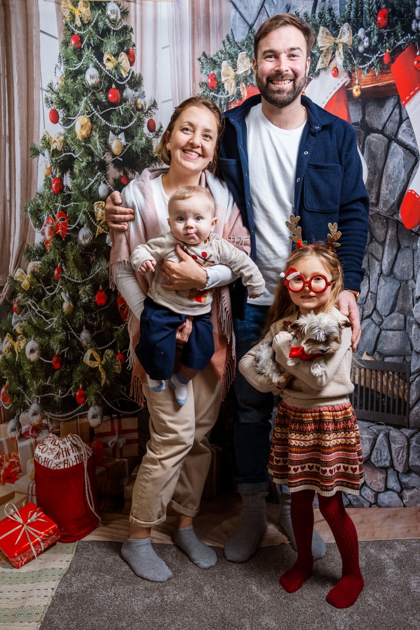 Weihnachtshintergrund Socke Kamin Haus Dekorationation DBD-H19179
