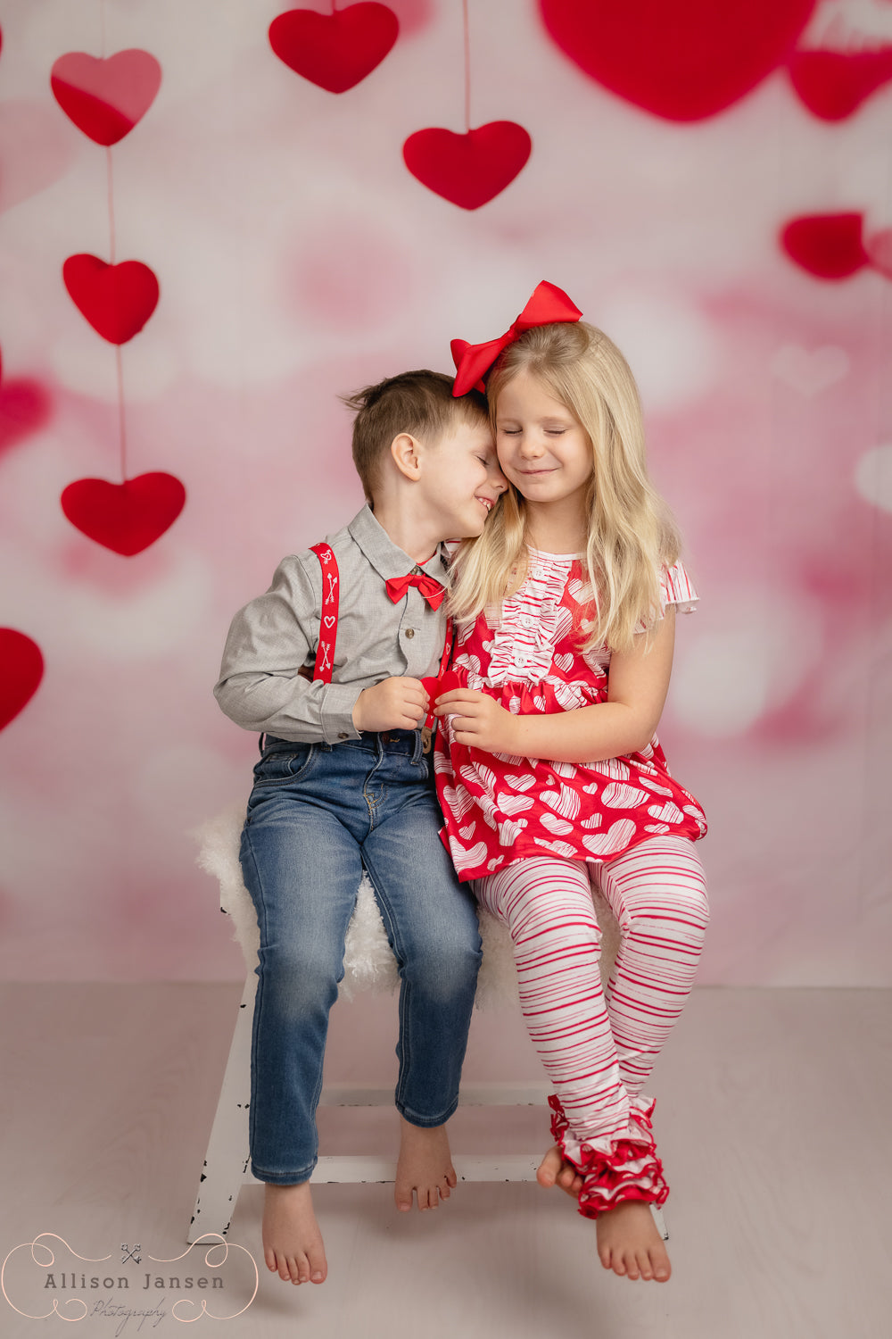 Valentinstag-Fotohintergrund Schwebende rote Herzen Bokeh-Stränge Valentinstag-Fotohintergrund MRR9-96