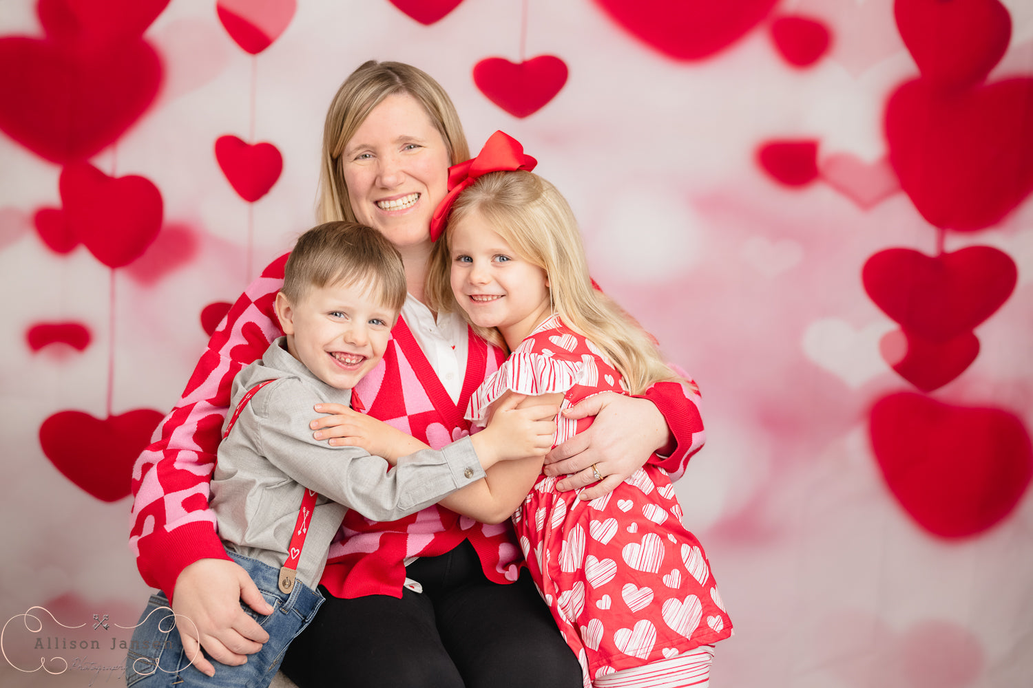 Valentinstag-Fotohintergrund Schwebende rote Herzen Bokeh-Stränge Valentinstag-Fotohintergrund MRR9-96