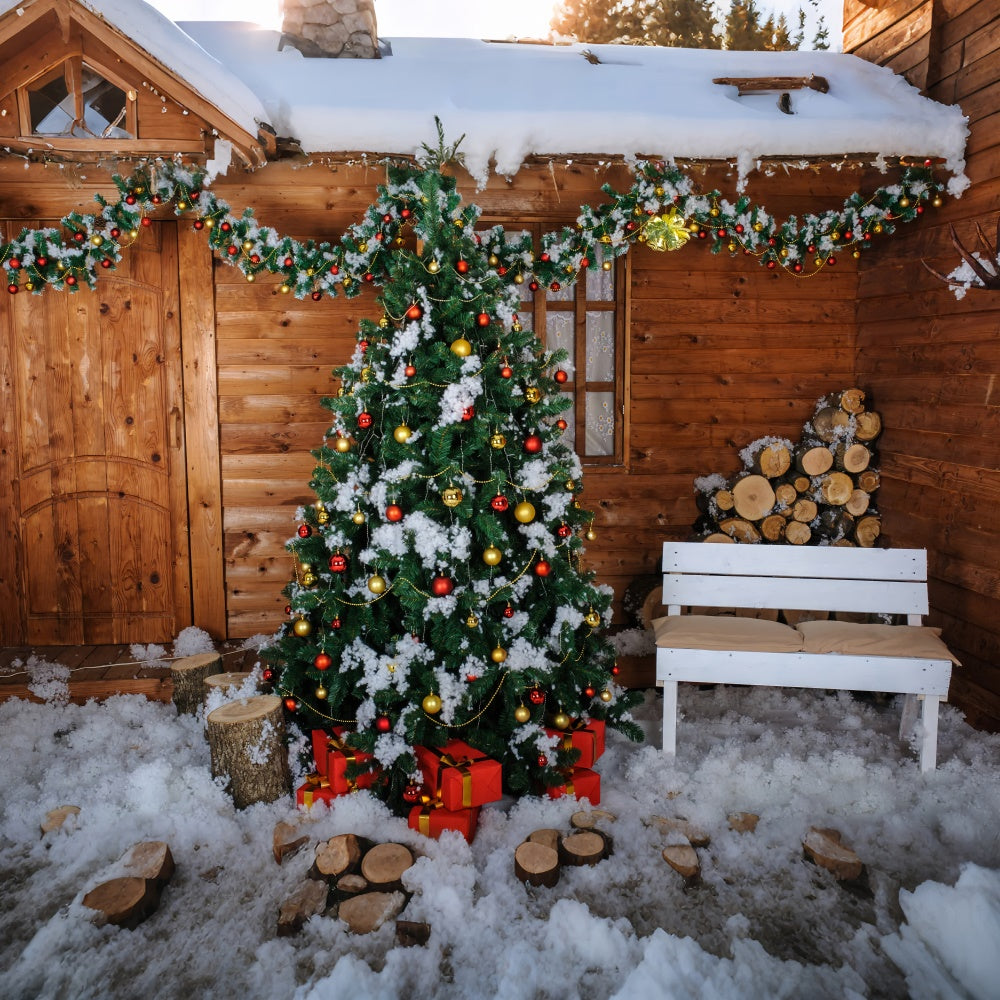 Verschneite Hütte mit Weihnachtsbaum und Baumstämmen Hintergrund BRP8-305