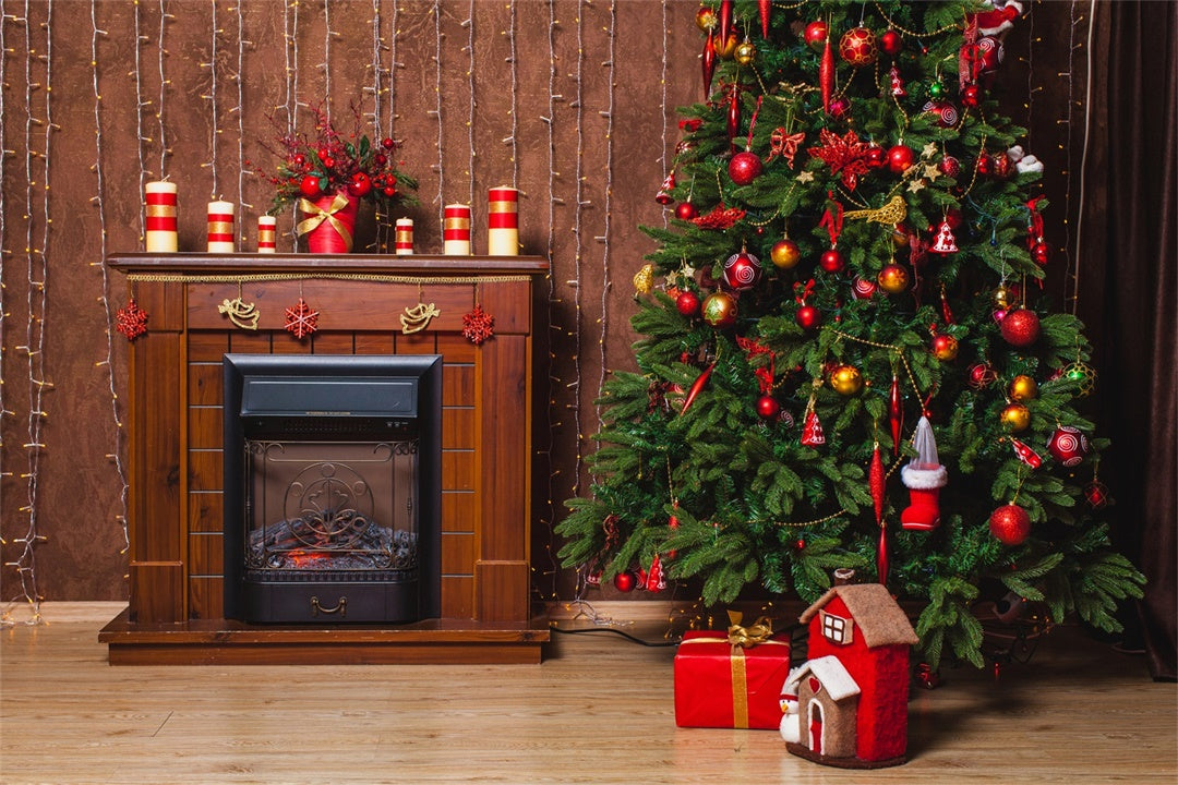 Traditioneller Weihnachtsbaum am Kamin Hintergrund BRP8-309