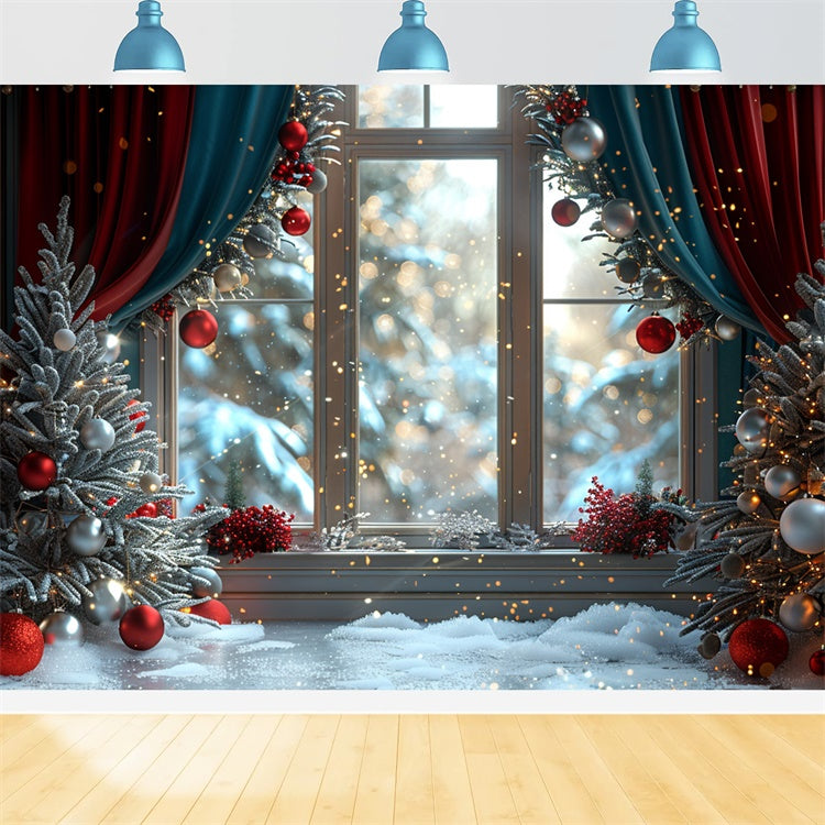 Verschneites Weihnachtsfenster und glitzernde Ornamente Hintergrund BRP9-107