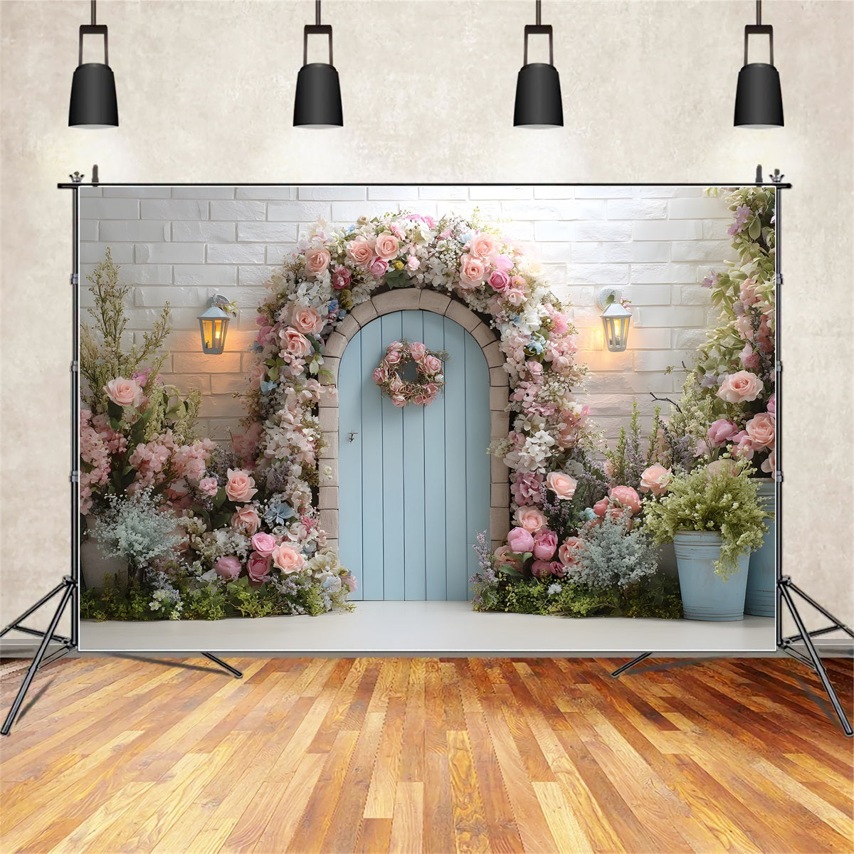 Osterkranz-Tür-Hintergrund Blumenbogen Blaue Tür Fotografie Oster-Hintergrund von Magali