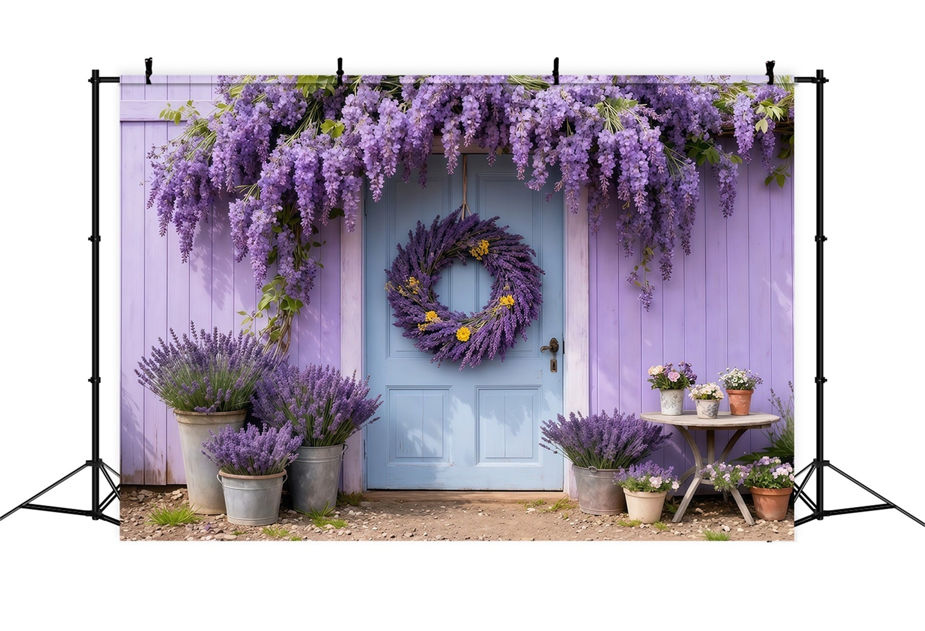 Lavendelstrauß-Hintergrund zum Muttertag: Lila Blumenkranz vor blauer Tür – Fotohintergrund zum Muttertag LXX63-45