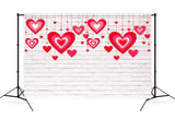 Valentinstag Rotes Herz Dekoration weiße Backsteinmauer Hintergrund M12-13