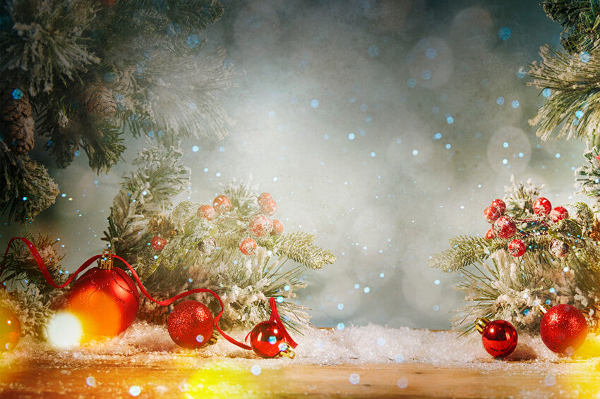 Weihnachtskugeln Verschneite Tanne Bokeh Hintergrund M6-44