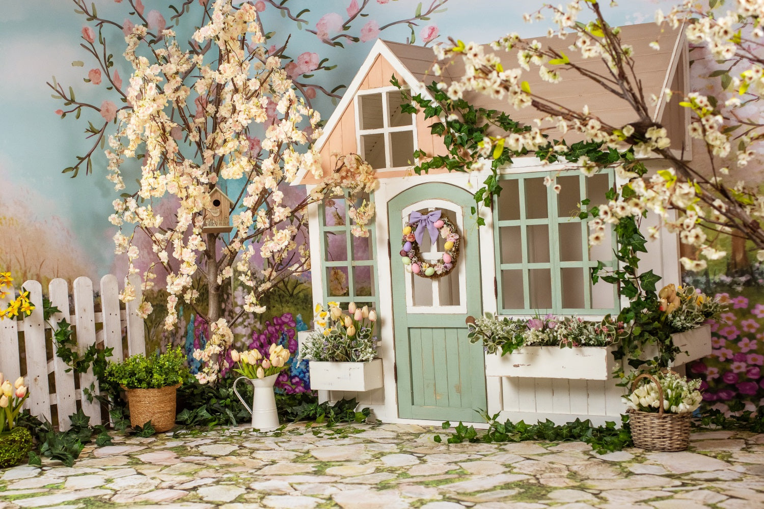 Frühling Blumen Zaun Blockhaus Kranz Steinboden Hintergrund RR3-08