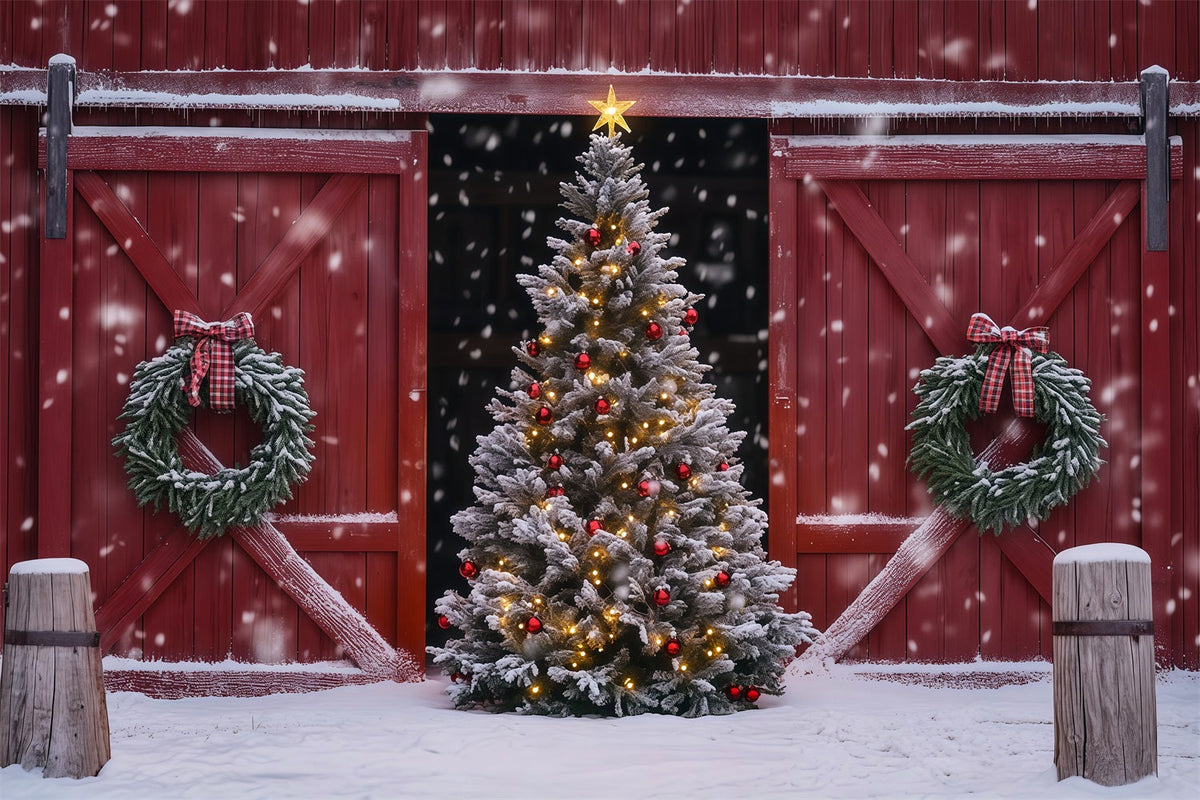 Weihnachts-Scheunentor-Hintergrund Schneebedeckter Scheunenbaumkranz Professionelle Weihnachtskulissen RR69-41