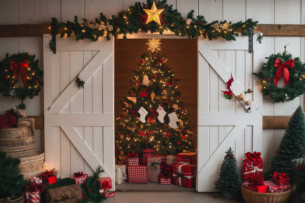 Weihnachts-Scheunentor-Hintergrund Rustikale Scheunenbaum-Ausstellung Professionelle Weihnachtskulisse RR69-86