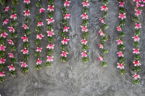 Grunge Backsteinmauer mit Blumenhintergründen für die Fotografie HJ03614